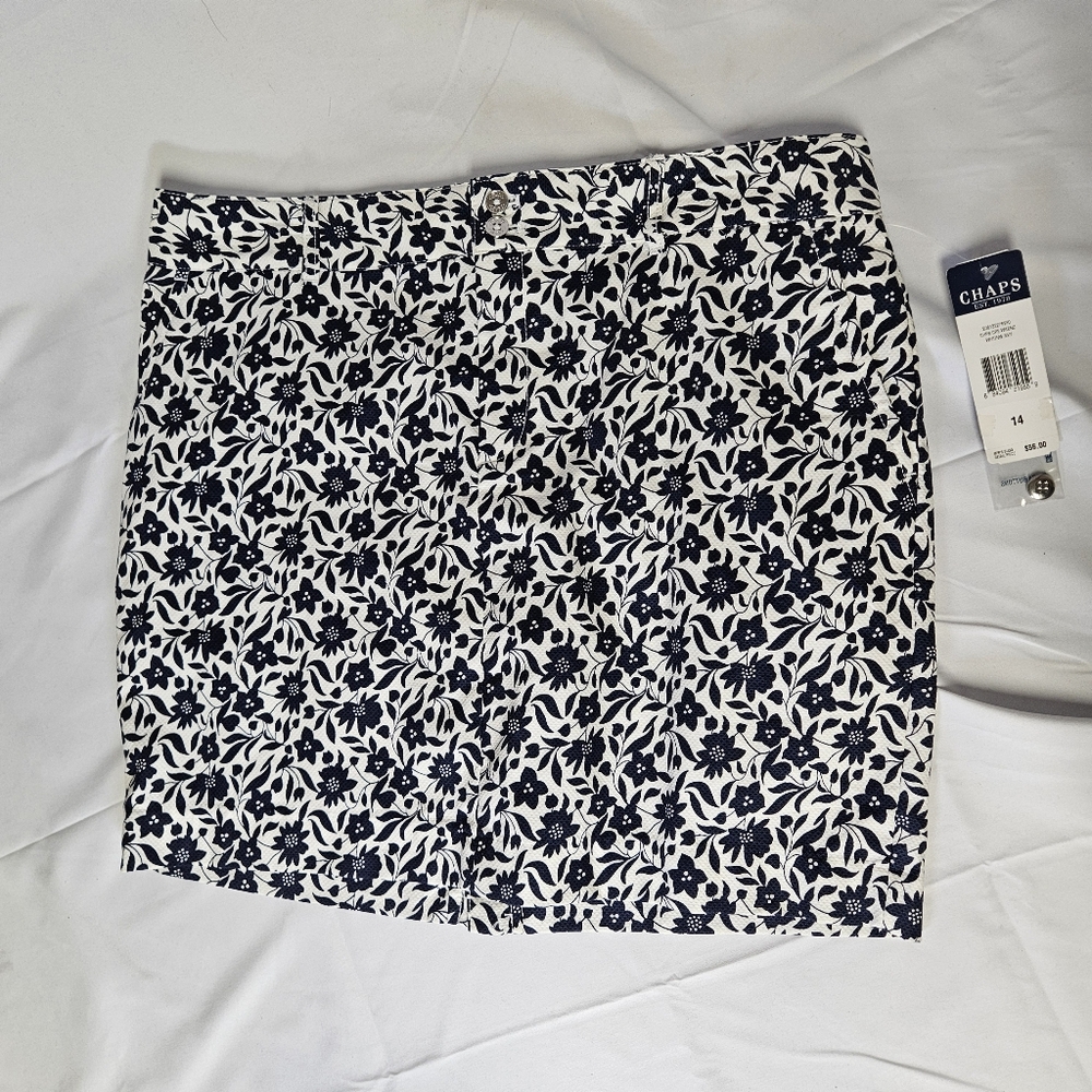 Chaps Women's Navy and White‎ Floral Skirt Size 14